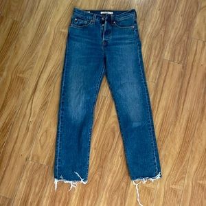 Levi’s wedgie straight raw hem size 24